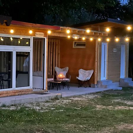 The Frog Glamping Otel Horezu Dış mekan fotoğraf