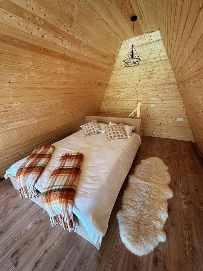 The Frog Glamping Otel Horezu Dış mekan fotoğraf
