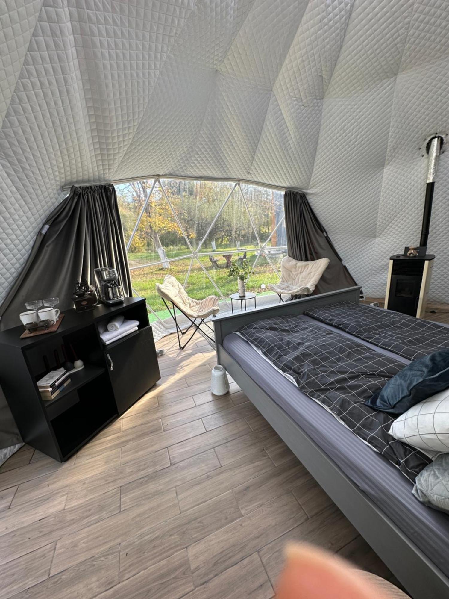 The Frog Glamping Otel Horezu Dış mekan fotoğraf