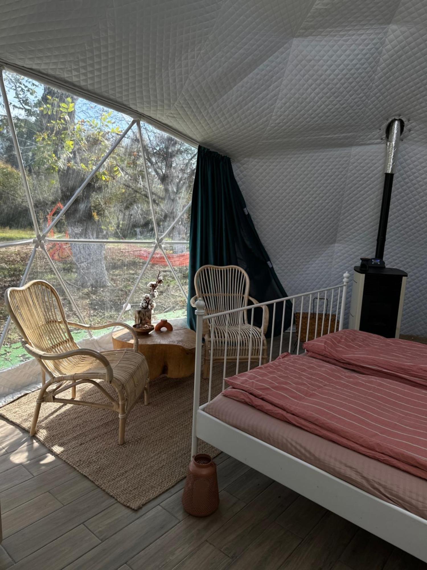 The Frog Glamping Otel Horezu Dış mekan fotoğraf
