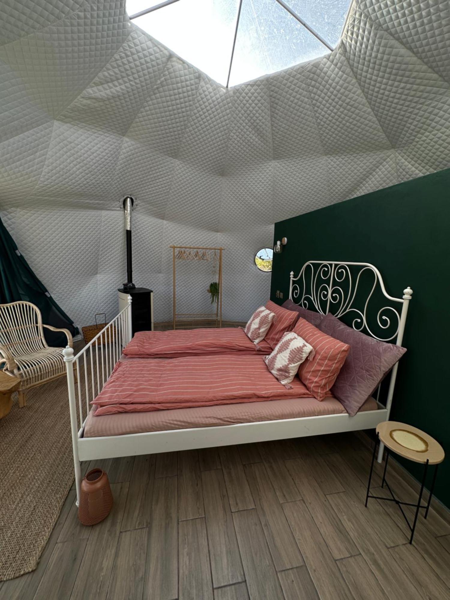 The Frog Glamping Otel Horezu Dış mekan fotoğraf
