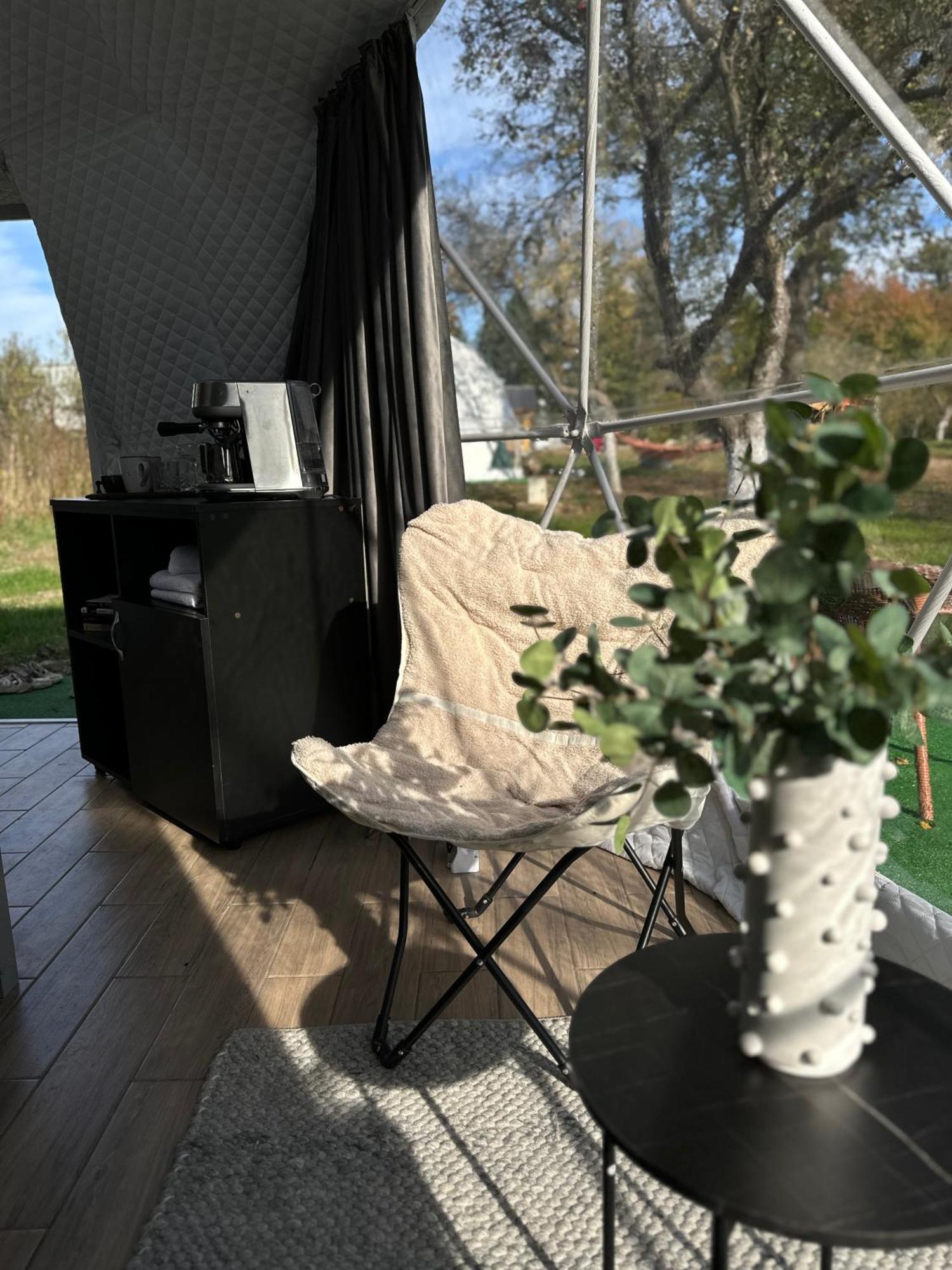 The Frog Glamping Otel Horezu Dış mekan fotoğraf