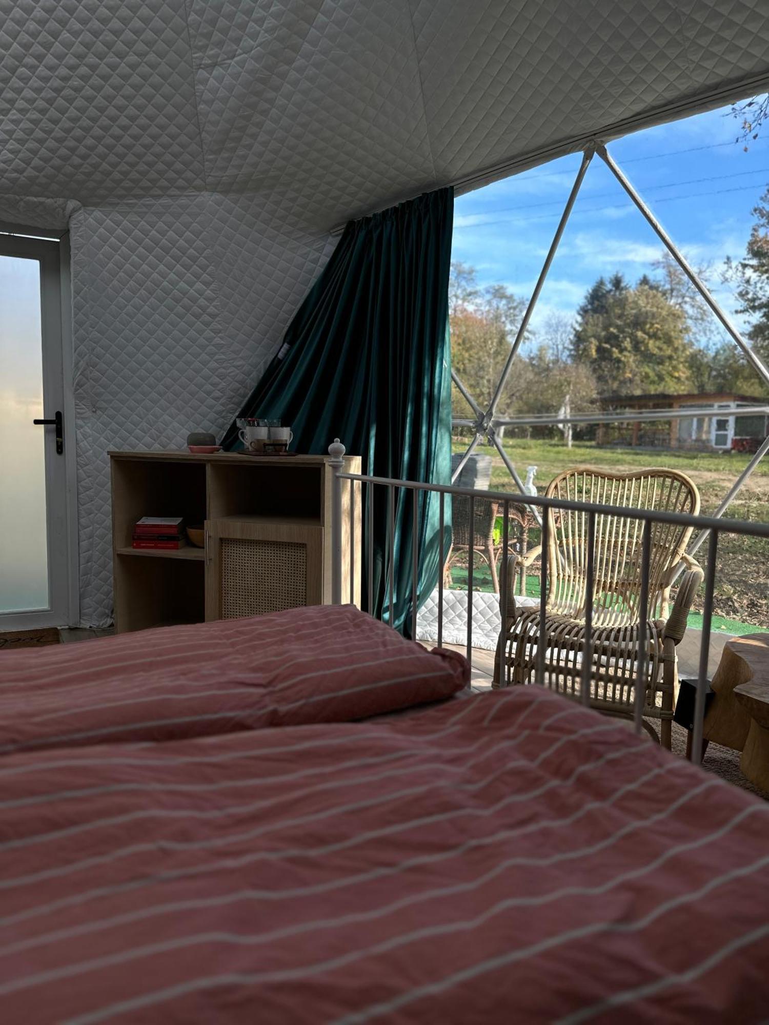 The Frog Glamping Otel Horezu Dış mekan fotoğraf
