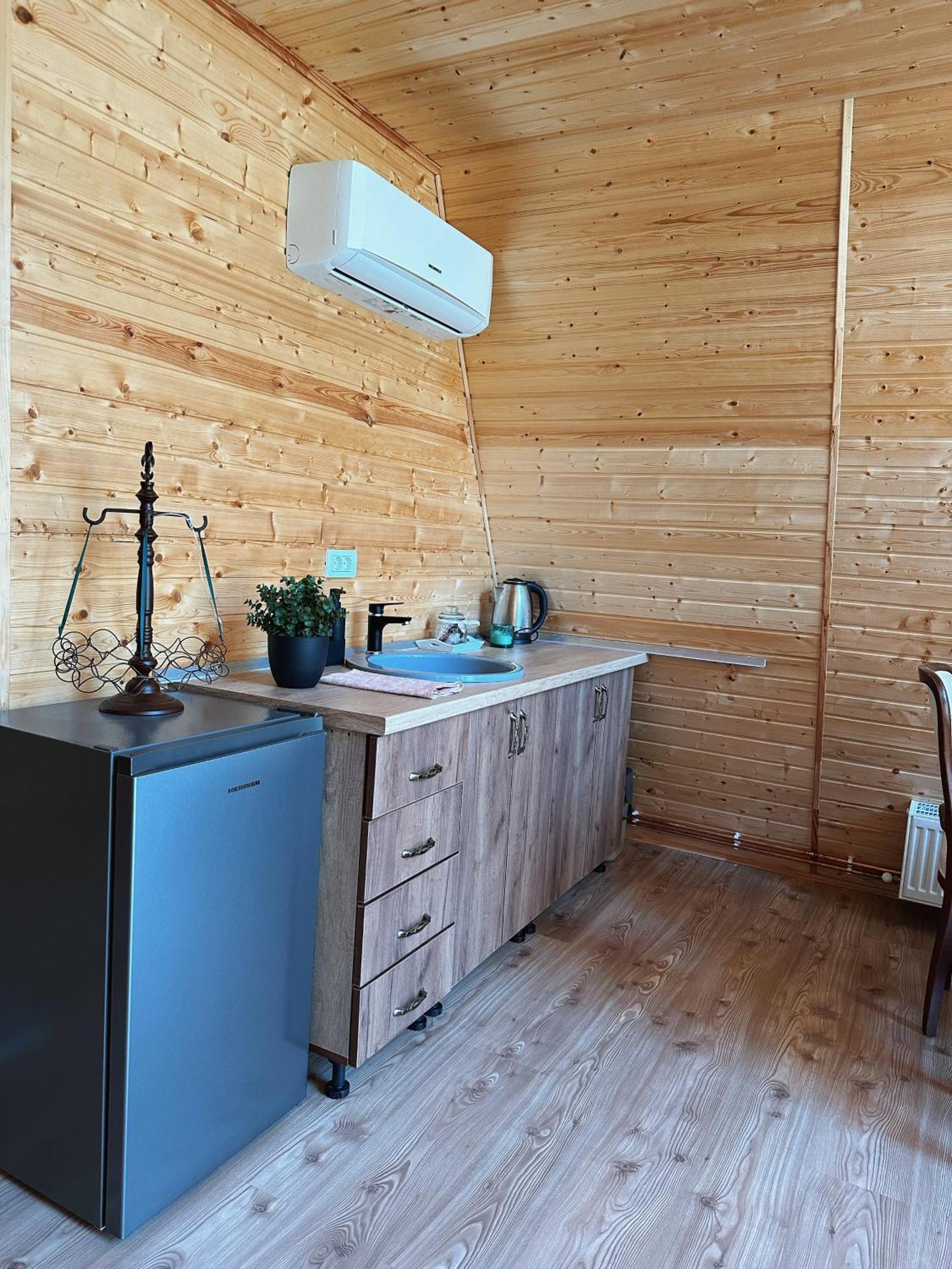 The Frog Glamping Otel Horezu Dış mekan fotoğraf
