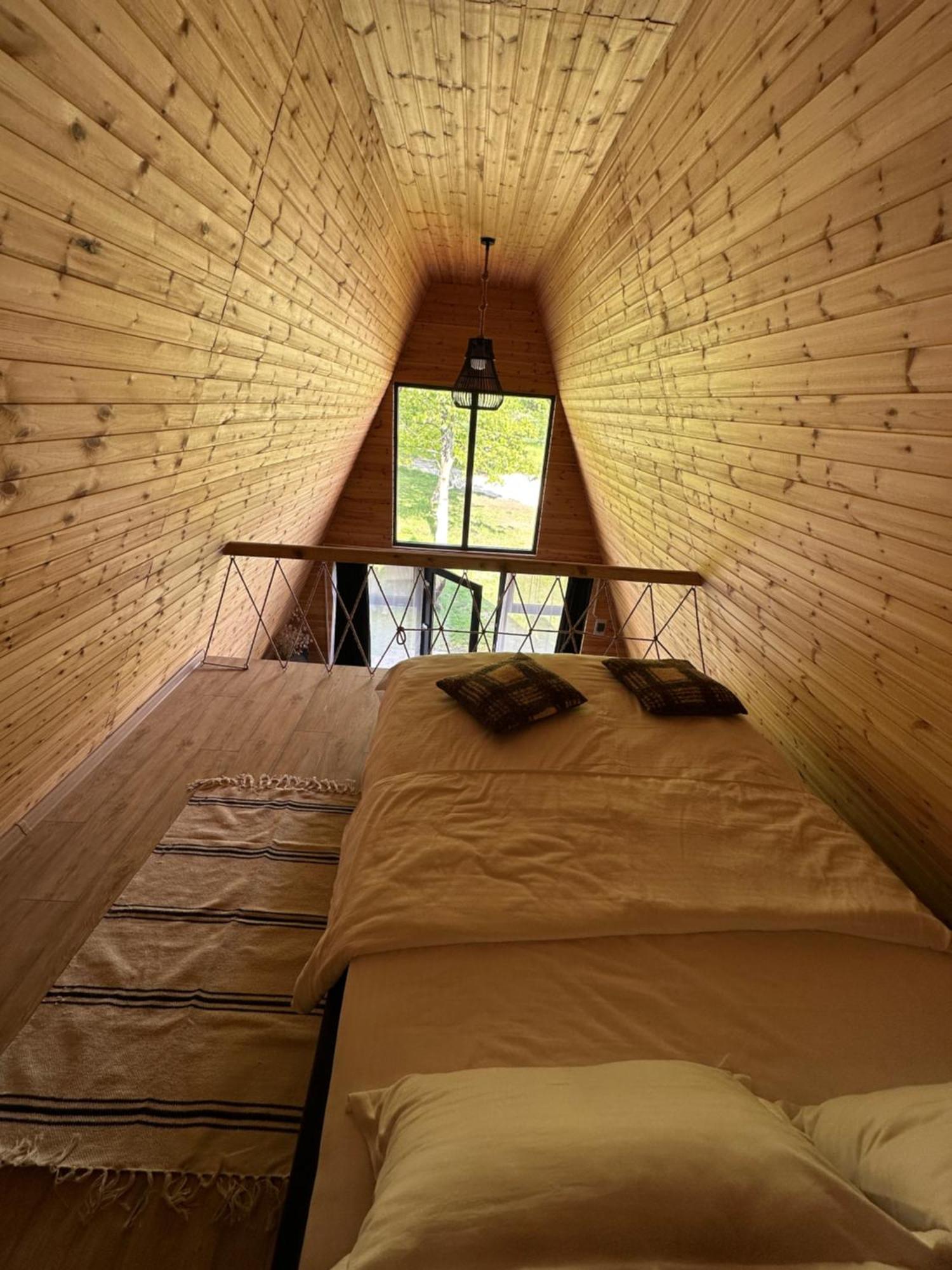 The Frog Glamping Otel Horezu Dış mekan fotoğraf