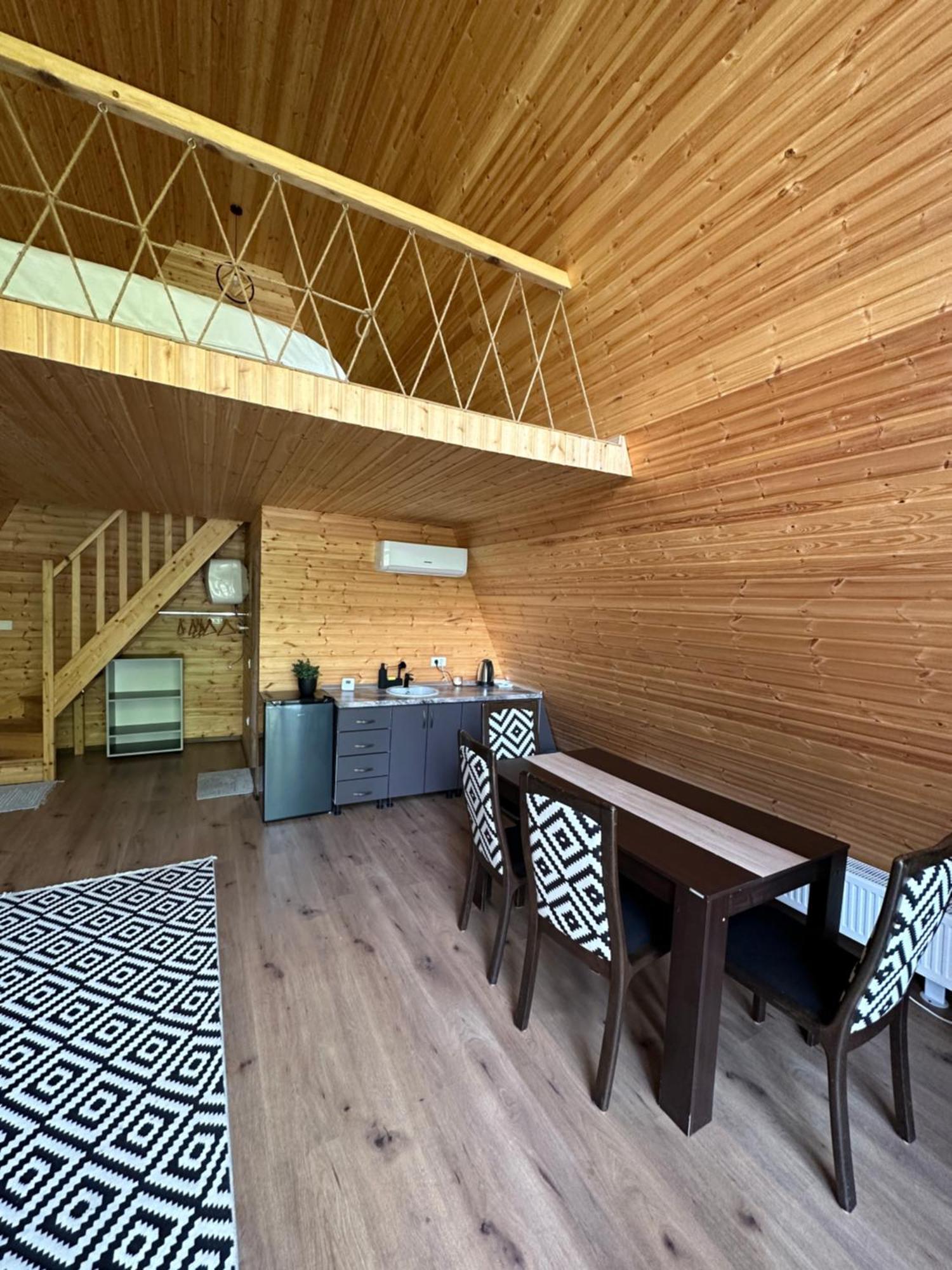 The Frog Glamping Otel Horezu Dış mekan fotoğraf