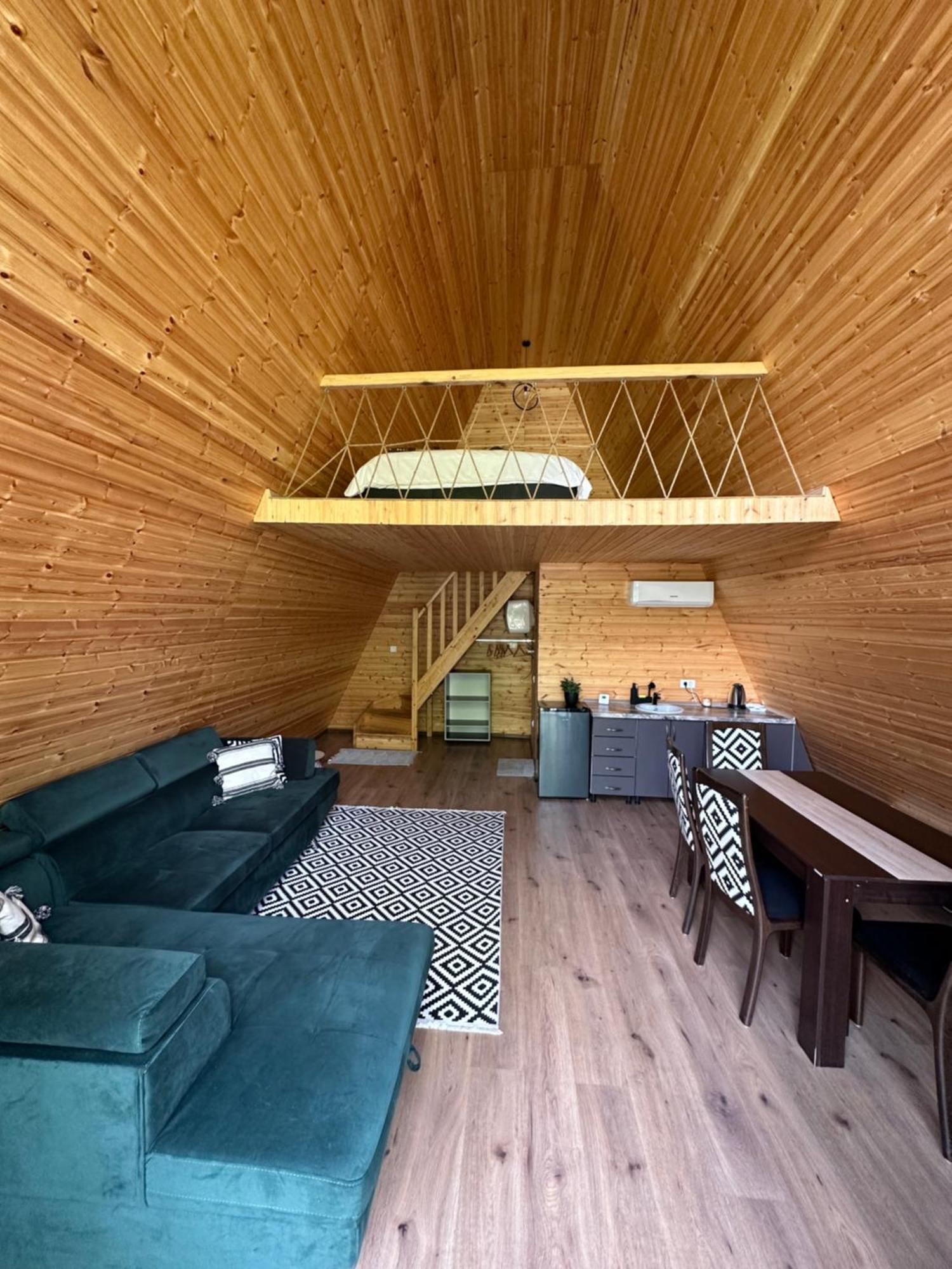 The Frog Glamping Otel Horezu Dış mekan fotoğraf