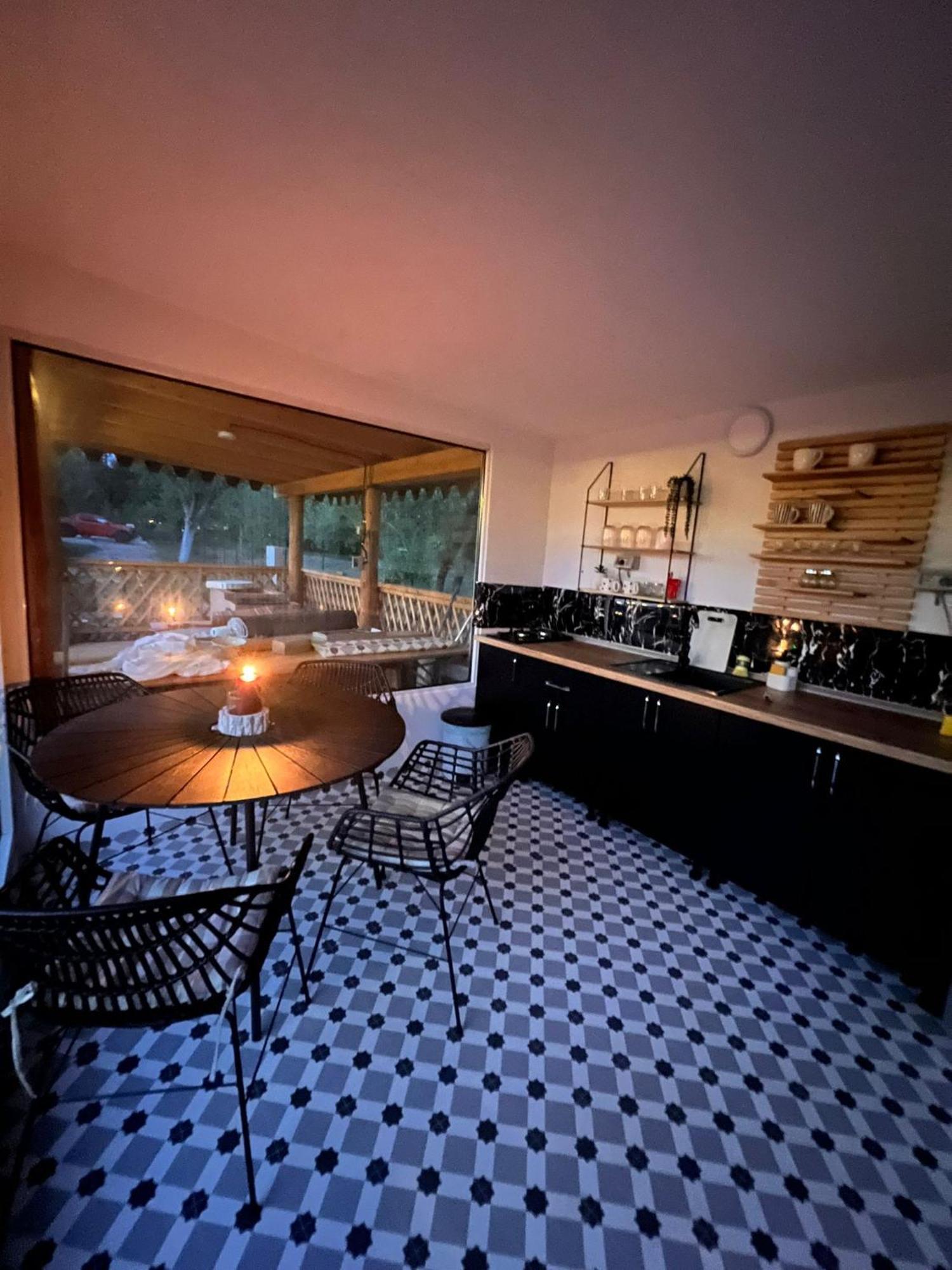The Frog Glamping Otel Horezu Dış mekan fotoğraf