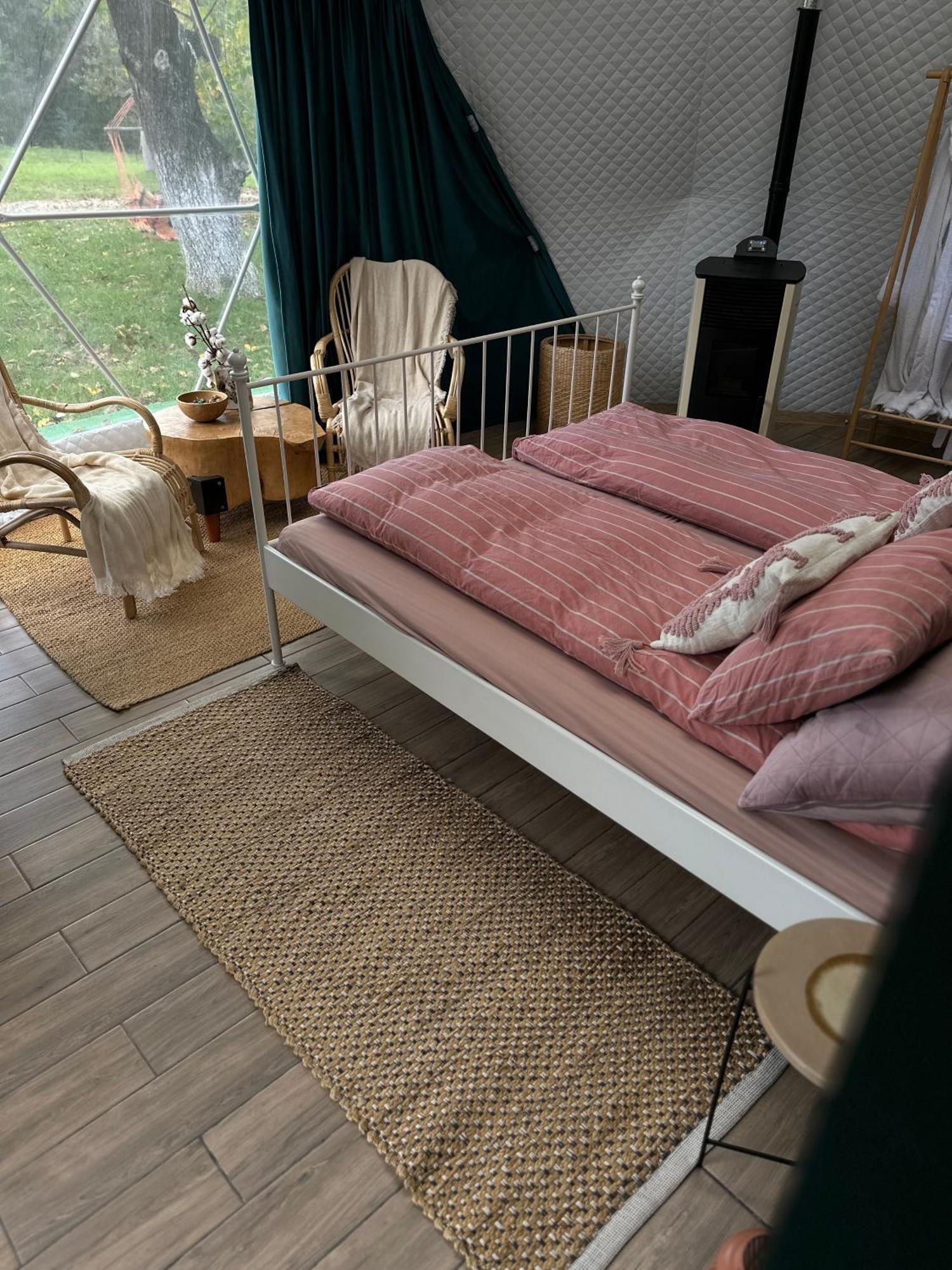 The Frog Glamping Otel Horezu Dış mekan fotoğraf