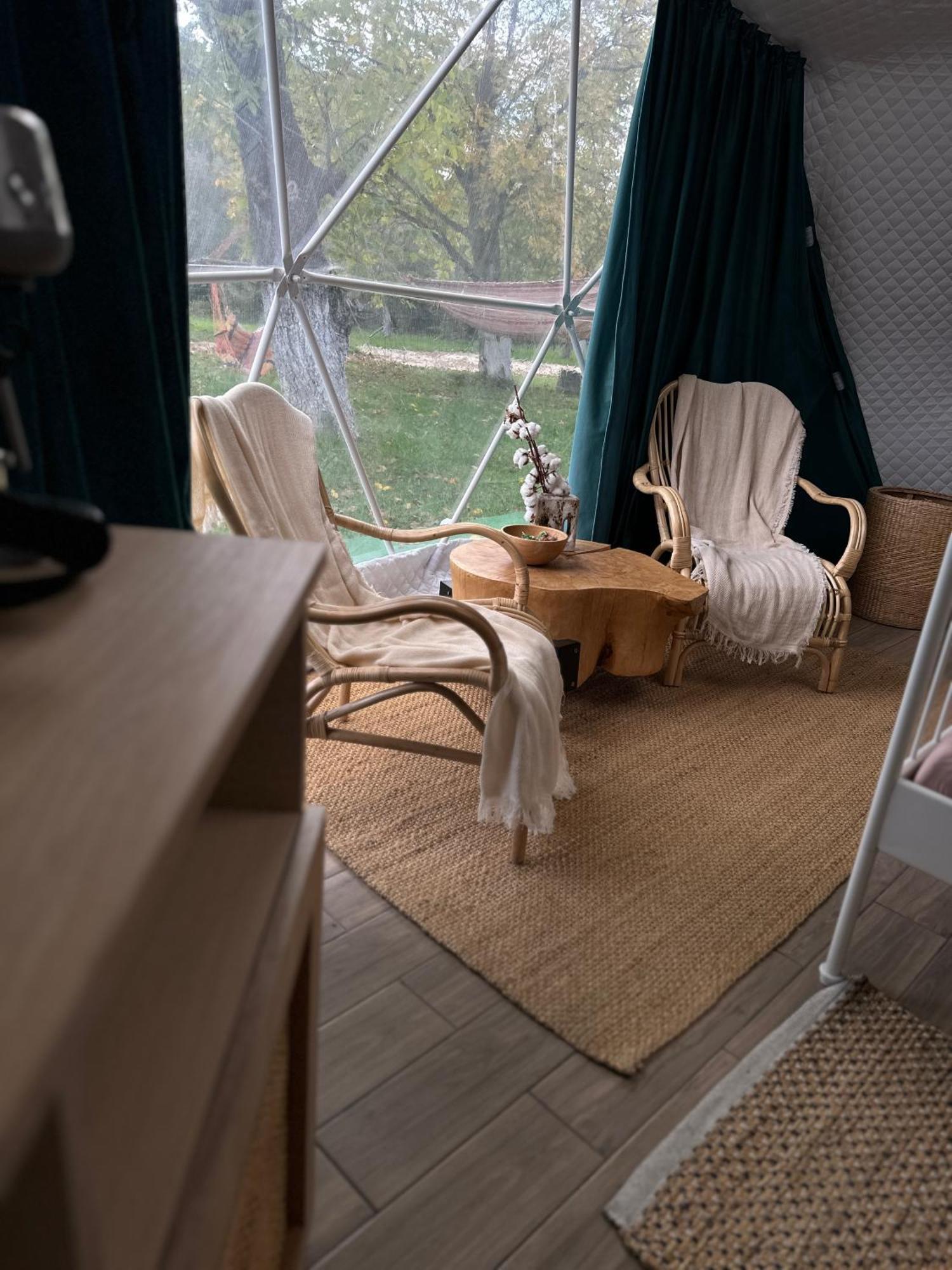 The Frog Glamping Otel Horezu Dış mekan fotoğraf