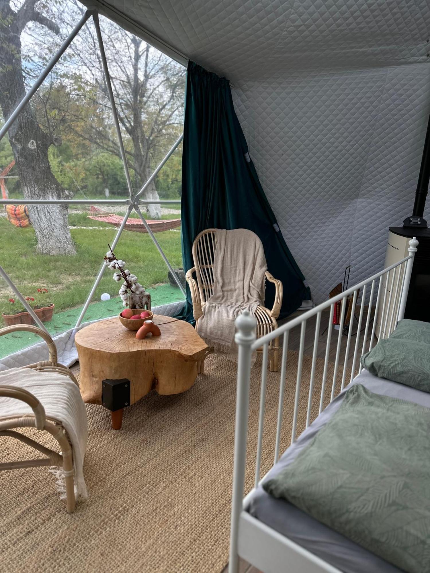 The Frog Glamping Otel Horezu Dış mekan fotoğraf