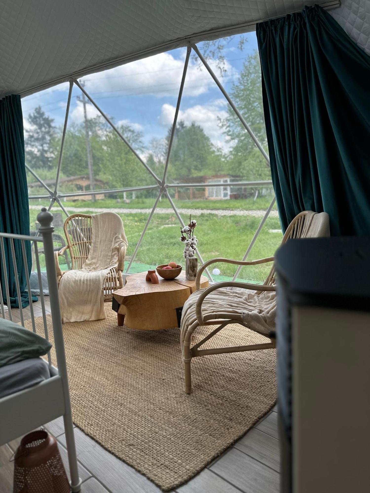 The Frog Glamping Otel Horezu Dış mekan fotoğraf