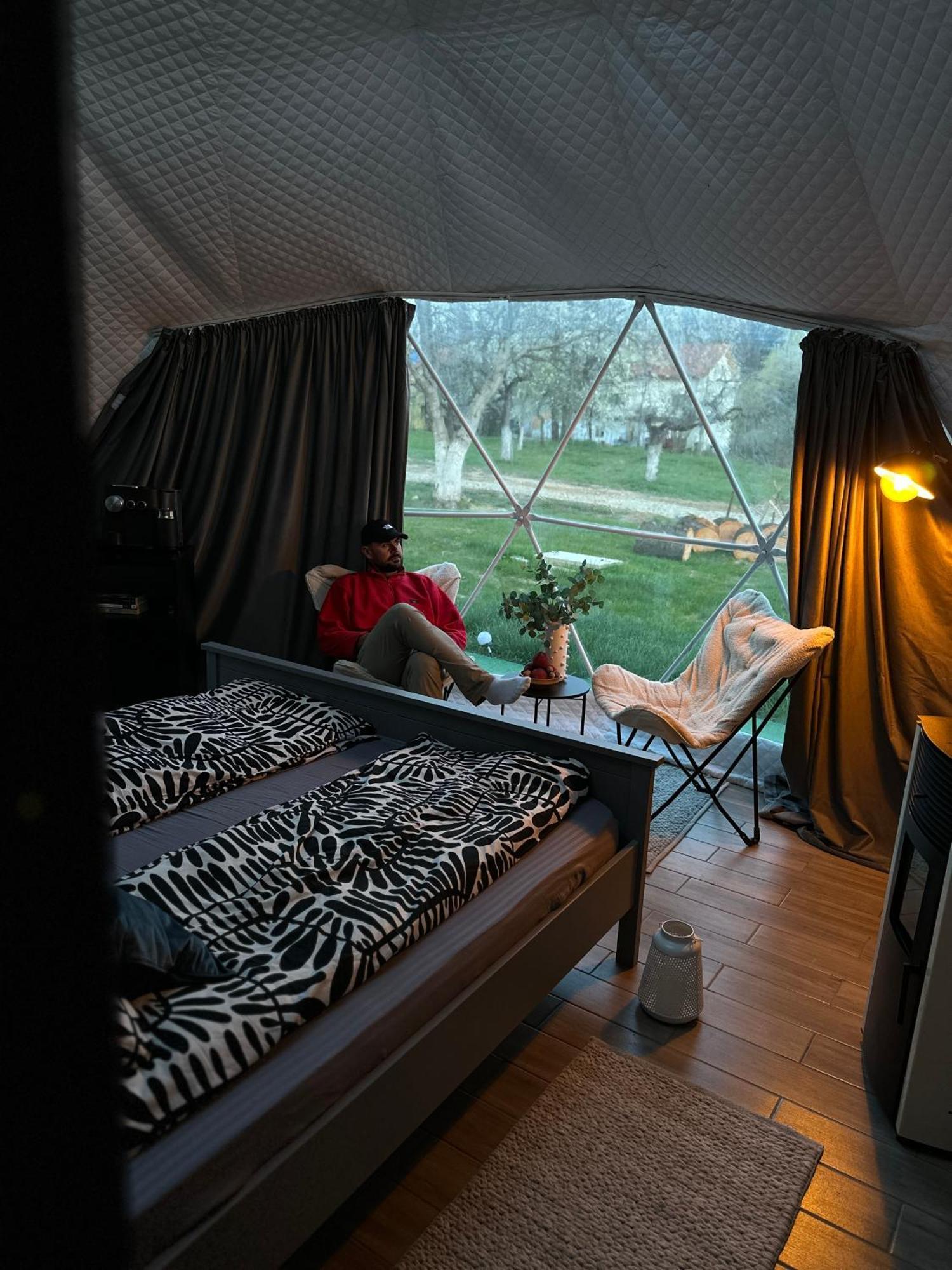The Frog Glamping Otel Horezu Dış mekan fotoğraf