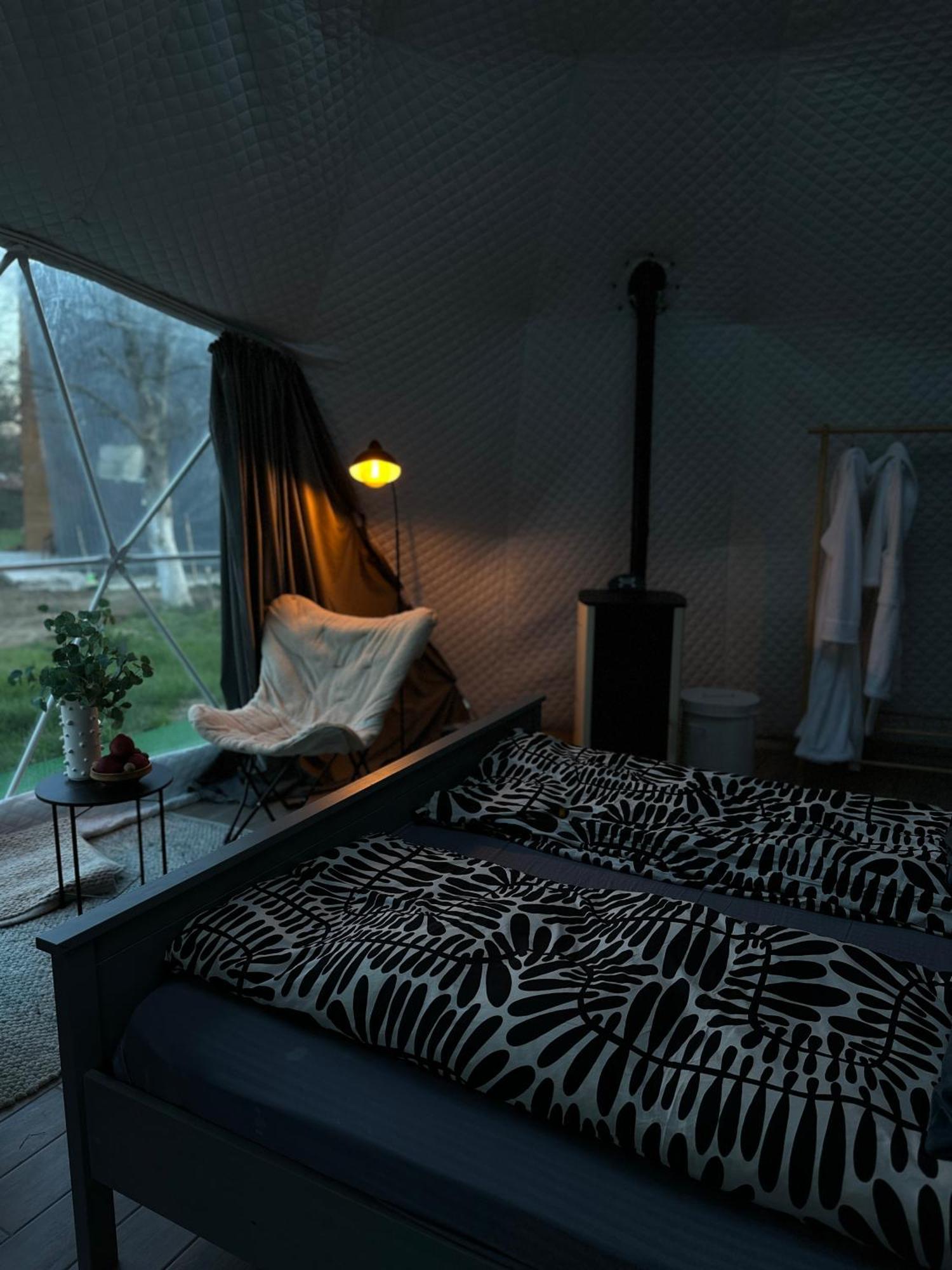 The Frog Glamping Otel Horezu Dış mekan fotoğraf