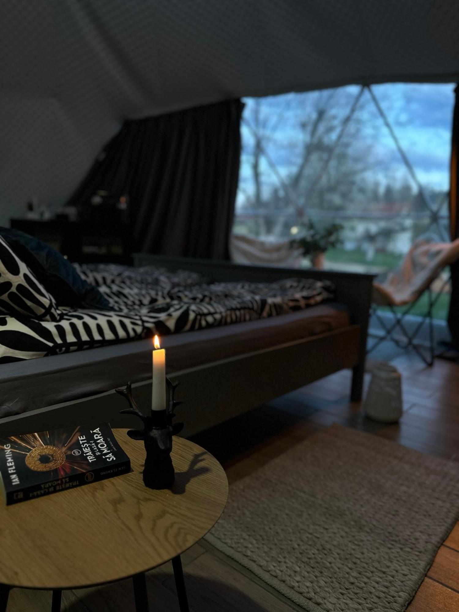 The Frog Glamping Otel Horezu Dış mekan fotoğraf